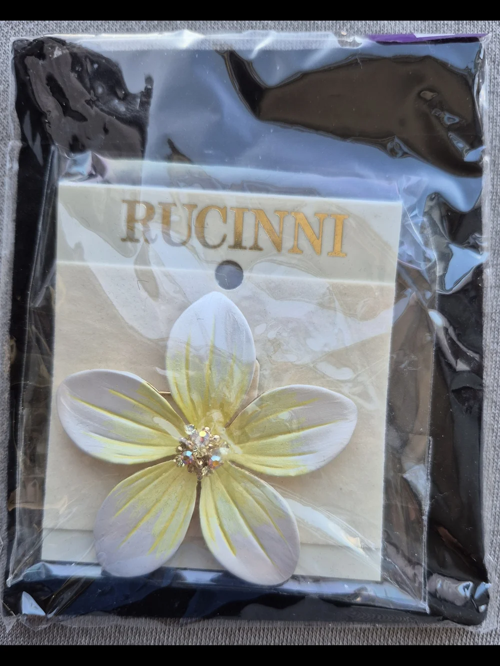 Rucinni Yellow & White Floral Accent Pin
